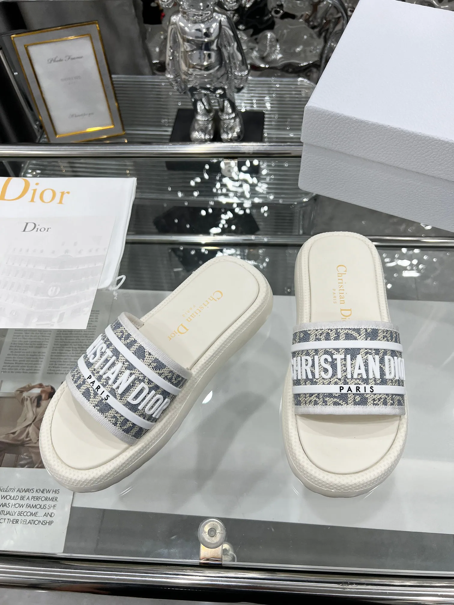 👟👟Ex-factory price 360👟👟 Dior Dior spring and summer catwalk newly upgraded sandal series classic thick-soled sandals original 1:1 development soft and delicate foot feel extremely comfortable versatile style original foam outsole 💝💝💝easy to control, 3 colors available, medium size 35-40 (41-42 customized)